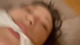 长发新人网红脸妹子，可爱衣服，白丝袜长腿，第一视角白虎穴自慰手指插穴