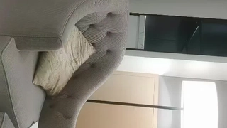 年轻的阿拉伯女孩第一次使用头巾进行肛交体验