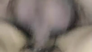 从进房后男友就一直暗示~女友最后还是被挑起欲望了~